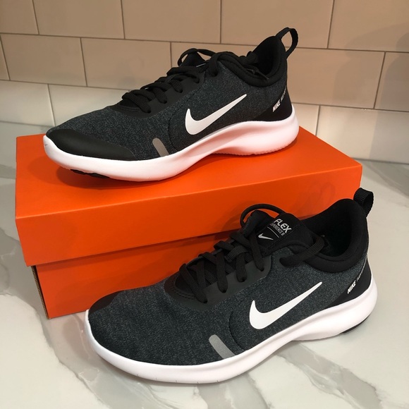 Nike Shoes - NWT - Nike Women’s Flex Run 8 (Wide) Shoe